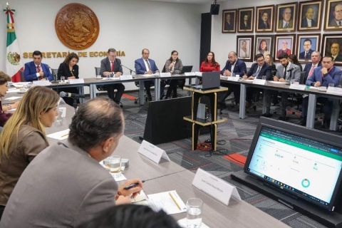 En la Ciudad de M&eacute;xico, la dependencia federal y los empresarios de Morelos destacaron las ventajas de la entidad para la inversi&oacute;n en diferentes sectores.  