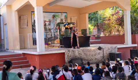 El proyecto contempla 12 representaciones en planteles pertenecientes a las zonas escolares 50 y 26, con el objetivo de fomentar la cultura de paz desde las aulas.