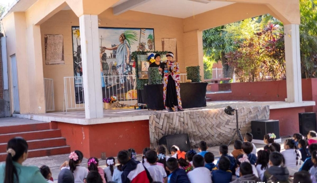 El proyecto contempla 12 representaciones en planteles pertenecientes a las zonas escolares 50 y 26, con el objetivo de fomentar la cultura de paz desde las aulas.