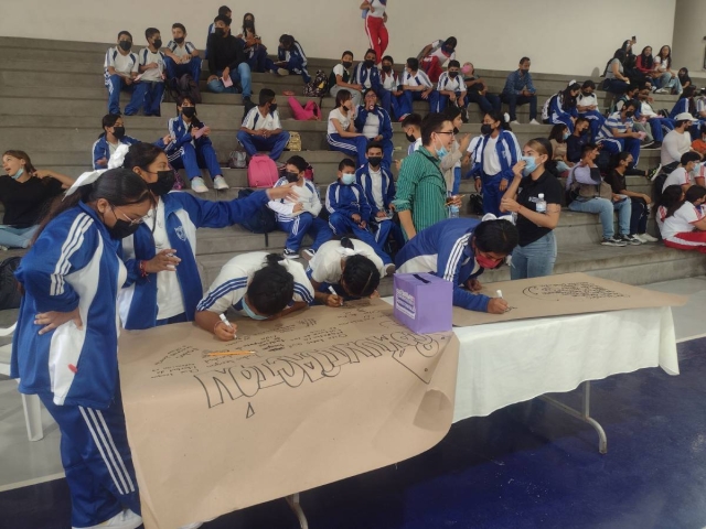 Los jóvenes realizaron actividades en diversas materias.