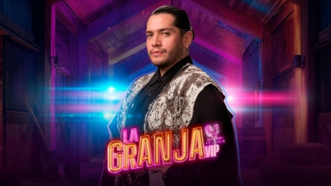 César Doroteo se conmueve hasta las lágrimas al ver la foto de su madre en el altar de muertos de La Granja VIP