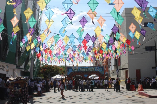 Las calles del primer cuadro de la ciudad se cerraron para realizar las diferentes actividades con motivo de la tradicional Feria de Santiago Apóstol en Zacatepec.