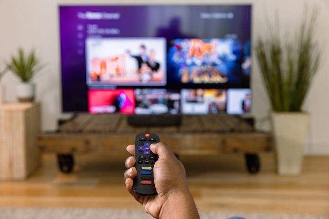 Innovación y calidad: Roku desafía a Samsung y LG con nuevas Smart TVs