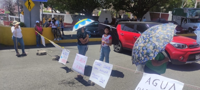 Vecinos del andador Francisco Villa se manifestaron por falta de agua