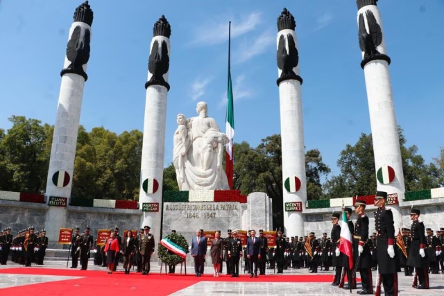 AMLO conmemora a Niños Héroes sin los poderes Legislativo y Judicial