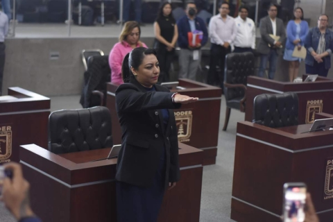 Pulgarín Martínez rindió protesta de su cargo en la sesión legislativa de este jueves. 