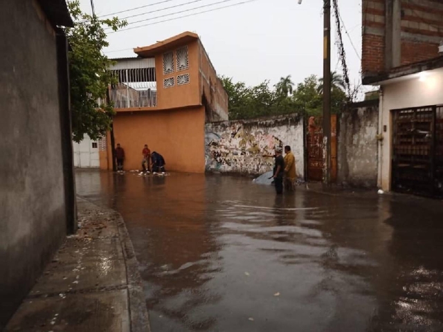 Debido a su ubicación geográfica, el municipio de Jojutla tiene riesgo de enfrentar inundaciones, que se agravan cuando la población usa cauces de ríos, barrancas y canales para depositar basura.