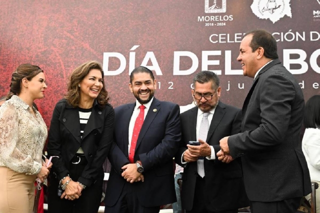 El gobernador Cuauhtémoc Blanco encabezó el acto de celebración del Día del Abogado. 