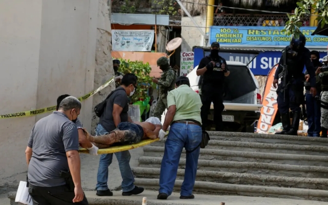 Balacera en playa Caleta deja un muerto y un herido