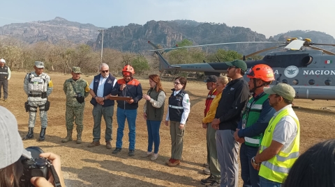 Más de 300 elementos participan en el combate al incendio en Tepoztlán: CNPC