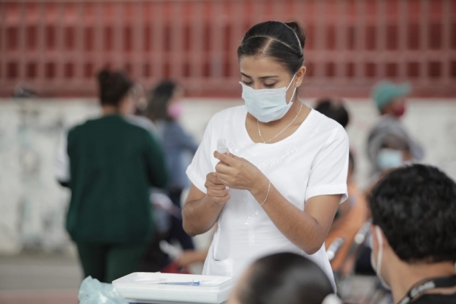 Lista vacunación de refuerzo contra covid-19 para docentes en Morelos