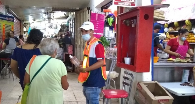 Refuerzan medidas de prevención contra covid-19 en mercado ALM