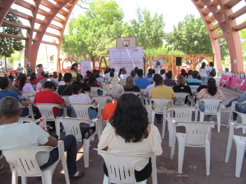 Durante el foro se presentaron los modelos de boletas electorales que se utilizarán el próximo 1 de junio, y se compartió información sobre las plataformas oficiales para conocer sobre los candidatos.