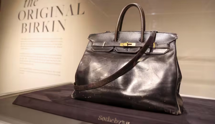 El bolso Birkin original de Jane Birkin será subastado en París por Sotheby’s