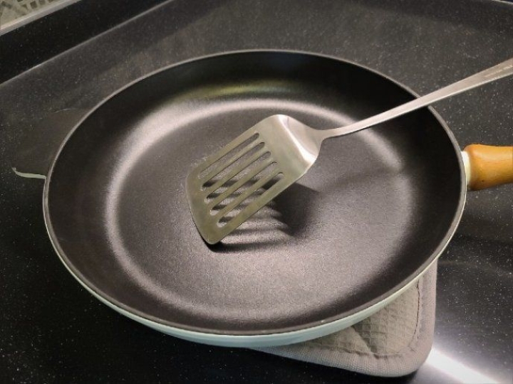 Sartenes de Teflón Desgastados: Un Riesgo para la Salud en la Cocina
