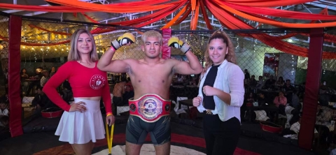  Fernando Soriano Salazar result&oacute; el ganador en el combate estelar de esta emocionante funci&oacute;n.