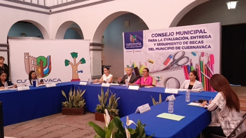 Anuncia edil de Cuernavaca apoyo con becas a estudiantes de primaria y deportistas destacados