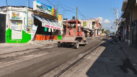 Efect&uacute;an trabajos de reencarpetamiento en avenida Benito Ju&aacute;rez del centro de Jiutepec
