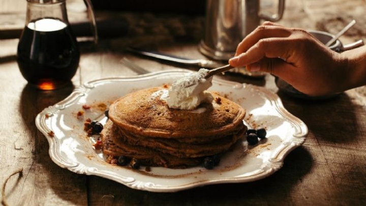 Desayuno para el Día del Niño: prepara estos ricos hot cakes de choco plátano para tus pequeños