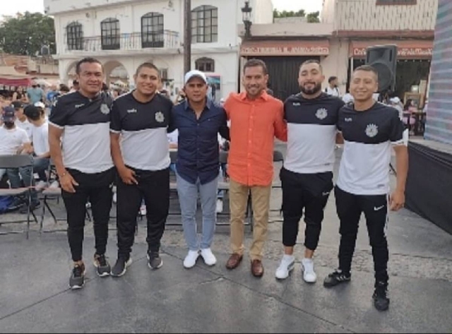   Son 32 jugadores los que integran el plantel dirigido por Alex Galindo.