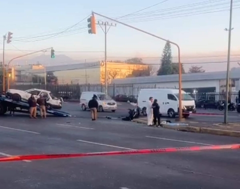   El taxi result&oacute; con severos da&ntilde;os.