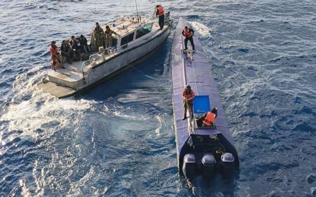 Aseguran semisumergible con casi 4 toneladas de droga en Colima