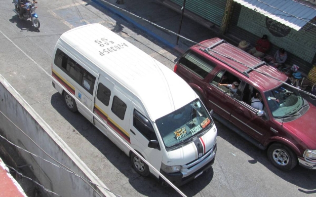 La pandemia no sólo redujo ingresos de los transportistas, sino que también ahuyentó a los choferes de las rutas.