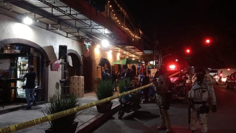 La víctima mortal quedó en la planta alta del bar.
