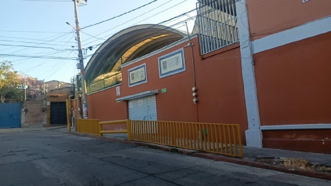 Autoridades educativas locales programaron la suspensi&oacute;n de clases este lunes seg&uacute;n condiciones de cada plantel en el estado. 