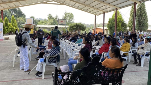 Temen que se incremente la actividad del volcán.