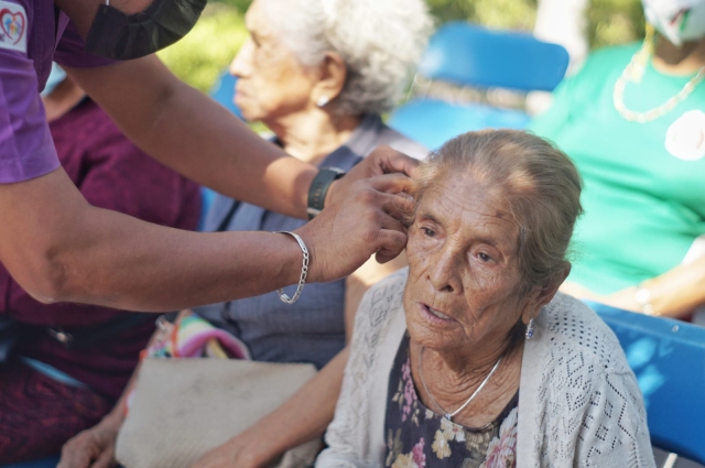 Ofrecen subsidio para aparatos auditivos en Zacatepec