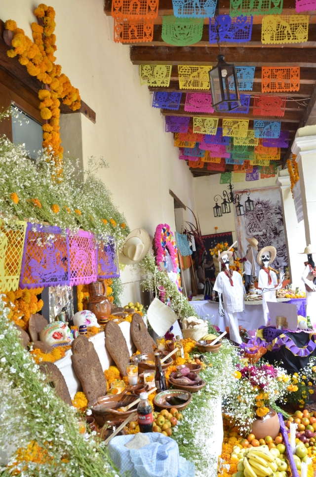 Altares Mexicanos: Tradición de Día de Muertos
