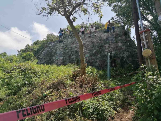   El pasado lunes, un vecino de la zona encontró el cadáver decapitado, cerca del depósito de agua. 