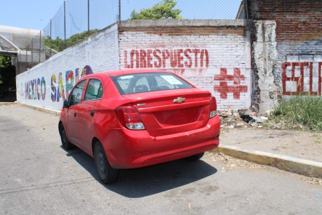 En las calles ya se incrementó el número de vehículos sin placas. 