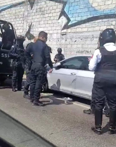 El veh&iacute;culo en el que viajaban las tres personas qued&oacute; a cargo de las autoridades.