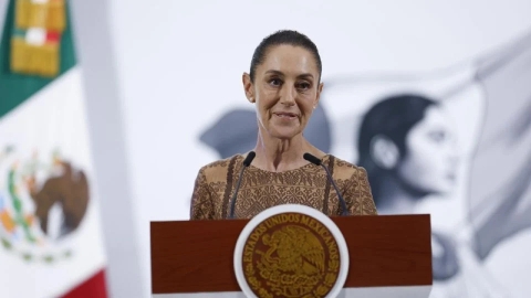 Sheinbaum invita al Papa León XIV a México tras su nombramiento