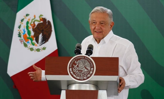 AMLO en su mañanera desde Cancún, Quintana Roo. 