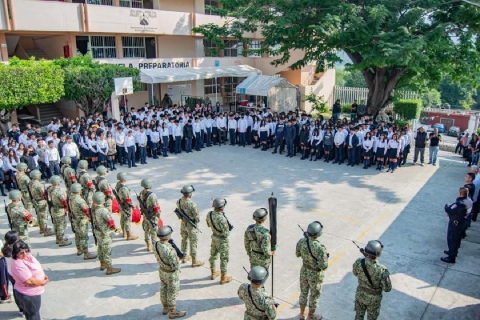 Con placa conmemorativa y desfile de generaciones, la Preparatoria de Tlaltizapán celebrará 55 años de vida.
