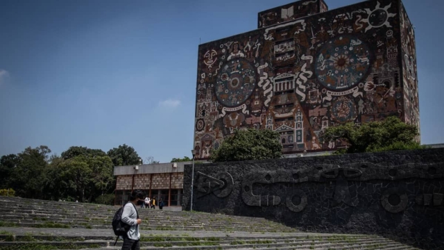 UNAM llama a retomar las clases presenciales.