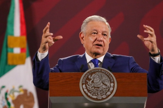 AMLO se lanza contra los corridos tumbados y resalta que Grupo Firme no hace apología del crimen