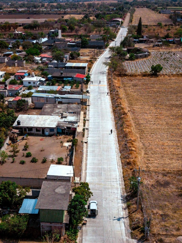 Alcalde de Yecapixtla entrega nuevas vialidades en Pazulco y Aquiles Serd&aacute;n