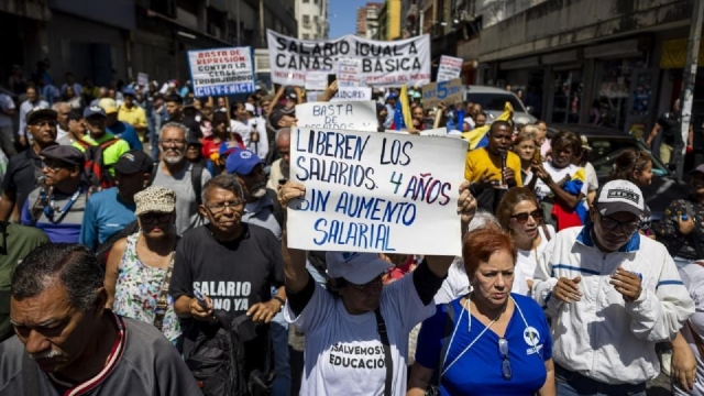 Protestas en Venezuela por aumento salarial y liberaci&oacute;n de presos extranjeros