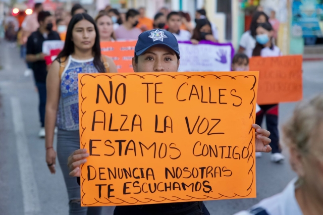 Mujeres realizan caminata en Tlaquiltenango