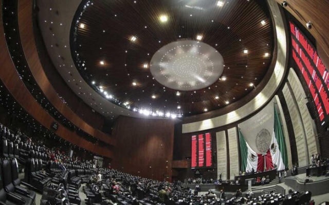 Diputados reducen edad de pensión para adultos mayores a 65 años