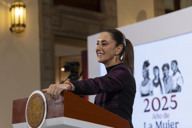 Sheinbaum confía en resolver disputa aérea con EU; defiende operaciones de carga