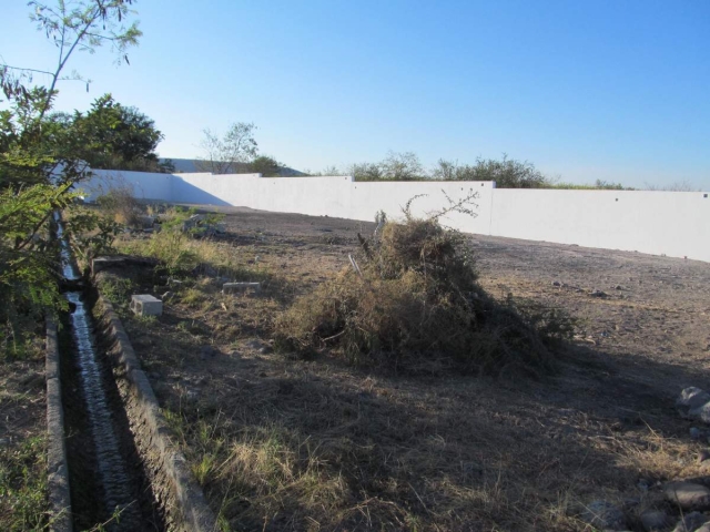 A poco más de ocho meses de haber sido anunciado, ya se levantó la barda perimetral del nuevo Centro de Justicia para Mujeres en Jojutla, que se encuentra en medio de campos de cultivo en Tlatenchi.