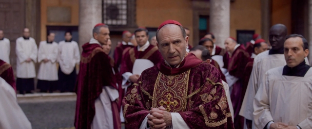 Cardenal desmiente dramatismo del cónclave retratado en la película &#039;Cónclave&#039;