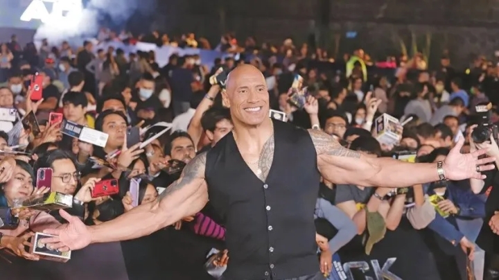 Dwayne Johnson &#039;La Roca&#039; llega a México para presentar &#039;Black Adam&#039;