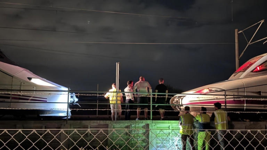 Falla mecánica deja atrapados a más de 300 pasajeros en un tren en España