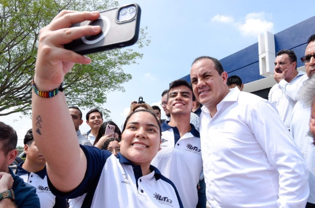 El gobernador Cuauhtémoc Blanco inauguró el gimnasio-auditorio de la  Universidad Tecnológica Emiliano Zapata. 